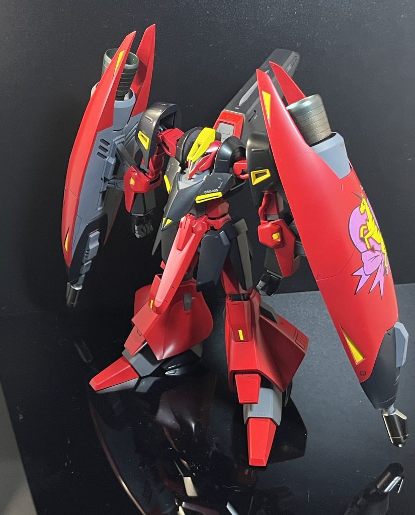 cautionデカールはコミックカラー口絵の通り黒(ダークグレー)を使用。胸の形式番号デカールは都合のいいものが見つからなかったので自作しました。