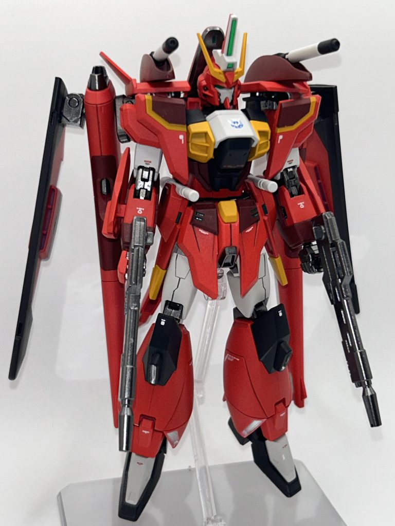 正面。 頭部　インジャとエアマスターのアンテナ胸部　エアマスター腕部　インジャ　エアマスター腰部　エアマスターサイドスカート　インジャ脚部　太腿とスリッパはエアマスター　脛はセイバーバックパック　エアマスター、セイバー、インジャ となっています。