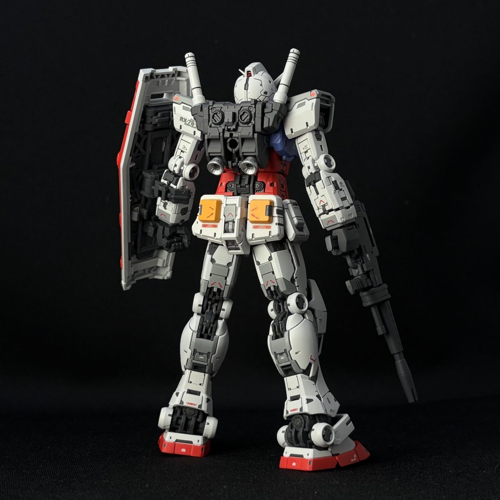 「白＝白で塗る」と考えがちですが、実際はほんの少しグレーを入れた方が立体感が出ます。ニュートラルグレー1なら、その“ちょうどいいグレー具合”が最初から決まっているんです。