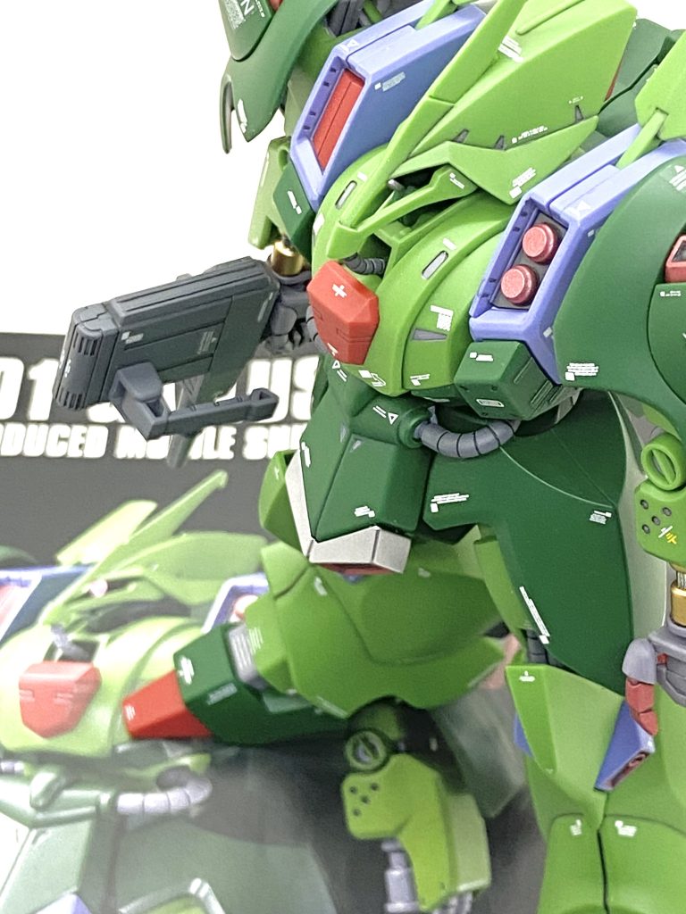 最後は説明書と。安延良夫氏が旧キットをアップデートしたガルスJの作例に比べたら、まだまだ未熟ですが理想に近いカトキ風の作品にはなったと思います。正直言ってガルスJが完成品のROBOT魂(Ka signature)になるのは絶望的だと思うので、なら自分で作るしかありません(笑)。デカール自体は2/3はMGのVer.Kaですからカトキ風作るには持って来いです。成型色仕上げでも塗り分け、デカール、メタリック塗装を頑張れば完成品トイの見本写真位にはなるからこれからも精進していきたいと思います。ご覧して頂きありがとうございました。