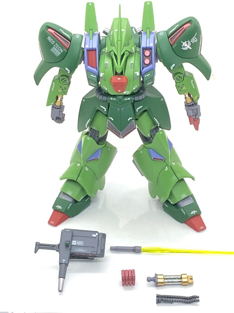 付属品も全て作りましたが・・・かなり関節がガチガチなのでアーム・パンチは無しです(汗)。