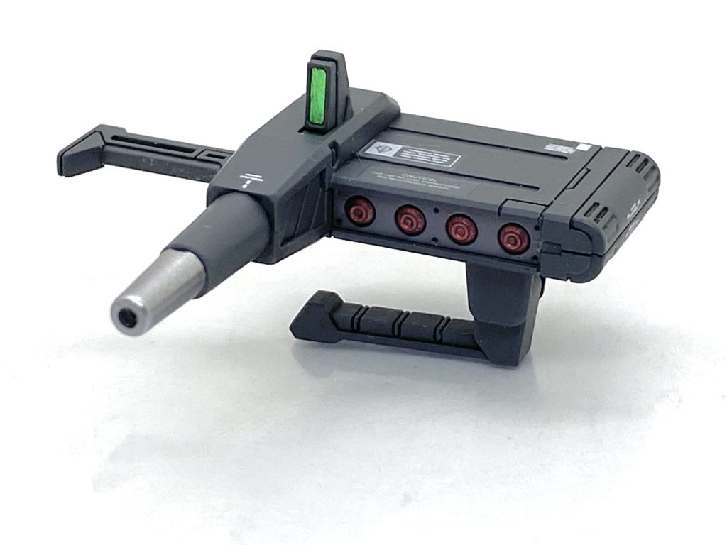 エネルギー・ガン。ミサイルポッドの中はマスキングして成型色にしています。