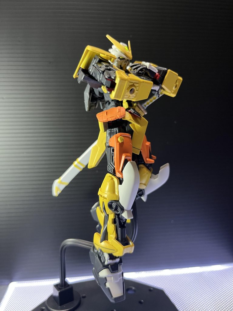 次は息子作、HGアストレイレッドフレーム鬼滅の刃の我妻善逸っぽくしたい❗️ということで、黄色になりました😁