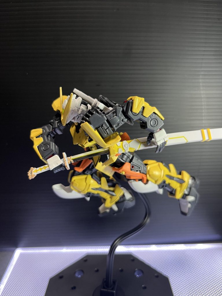 今回は手を出さないと決めていましたが、剣と鞘は塗ってあげました😅あと、トップコートは父です