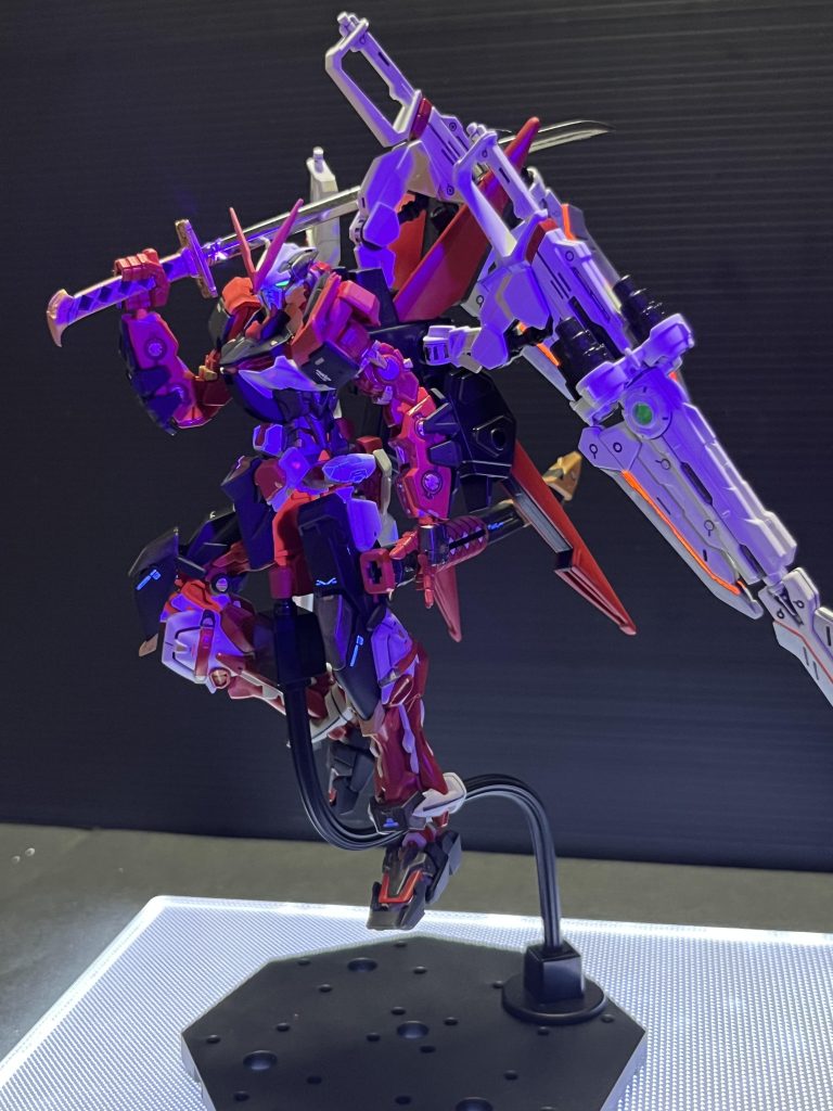 RGとHGの接続軸が違うので3mmの穴を開けて接続しました