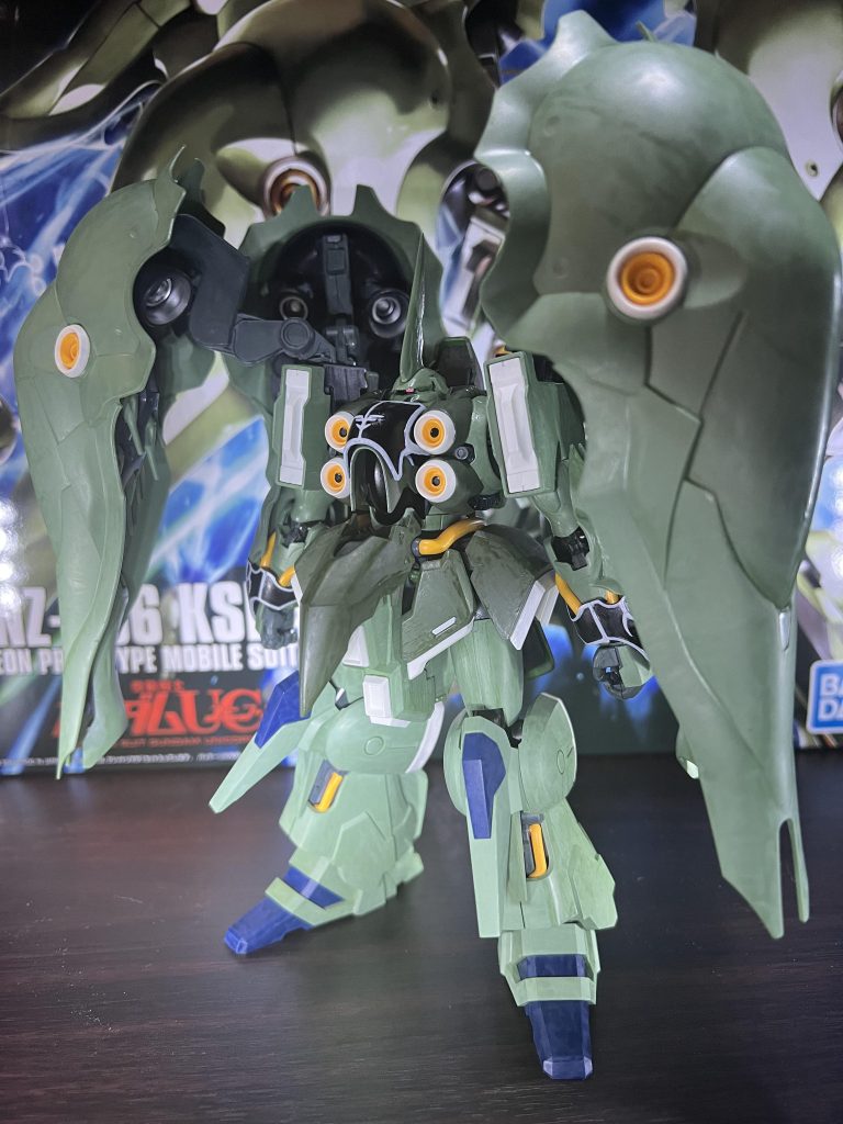 以前100均のマーカーで塗装しましたがそれよりかは塗りやすかったですがやはり塗りムラを無くすのは素人には無理でした。時間が解決してくれると信じましょう。