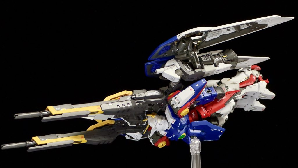 いわゆる寝そべり型変形の元祖的な位置づけに居るウイングシリーズこれでもオルタナティブシリーズではそこそこ変形してるんですが、宇宙世紀シリーズが強度どうなってんだ？ってレベルの複雑さのお陰でかなりシンプルに見えます。