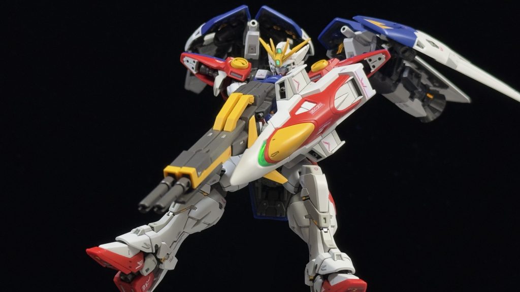 親の顔より見た構え実際この構えで撃つ事はほぼ無かったんですけどね。最終回とEWラストぐらいで、基本は片手撃ちでしたね。だこらこそ印象に強く残る。