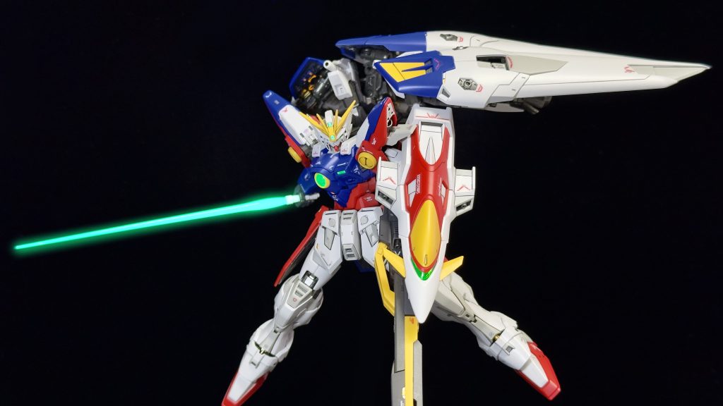 ウイングではそこに！？って所に格納されてたビームサーベルそれでもそこもどうなんだ...とは思いましたが...。実は作中のガンダムでオーソドックスなビームサーベルを装備してるのはウイングだけなんですよね。