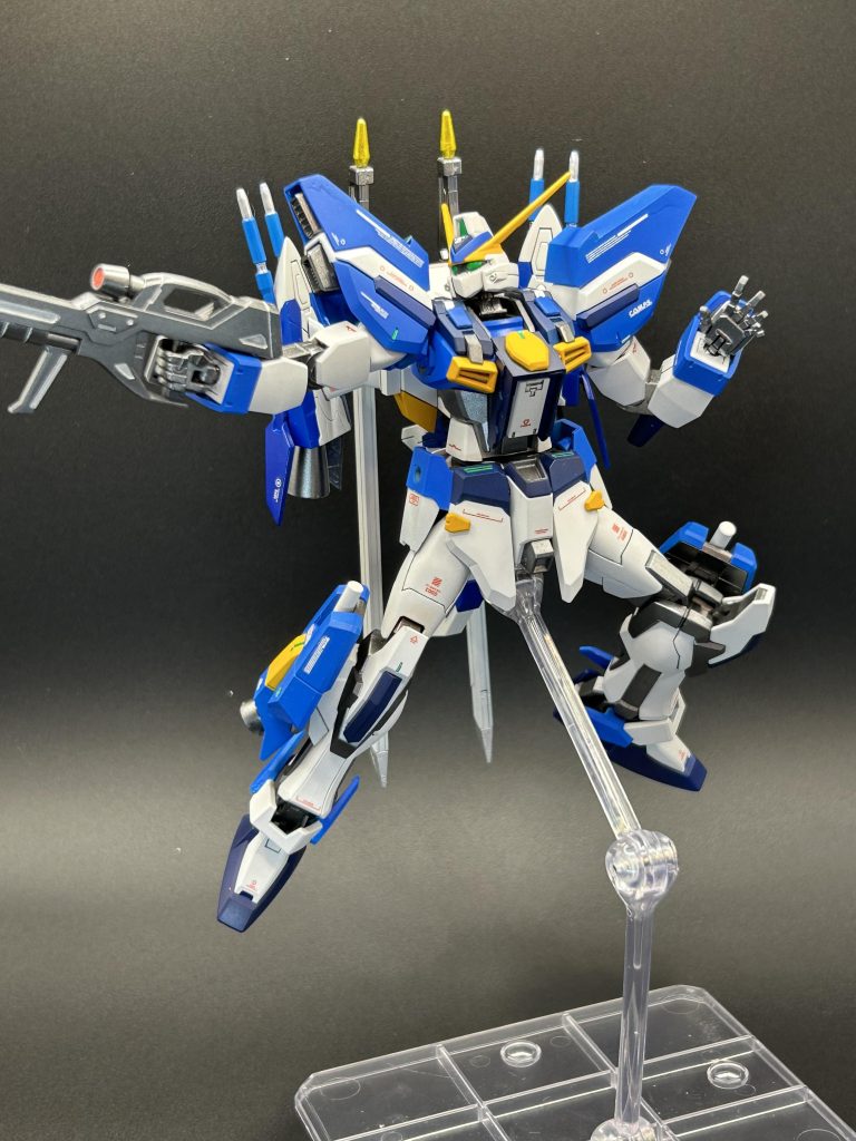 アクション。 今回使用したキットは頭部、肩、腰部、太もも、、、ウィンダム。胸部、、、ストライク腕、、、ageFXサイドアーマー、、、グレイズ脚部、、、ビルドストライクエクシードギャラクシー脚部ブースター、、、デミバーディングストライカー、、、エクシードギャラクシー、エグゼス、ブラックナイトスコードルドラ 