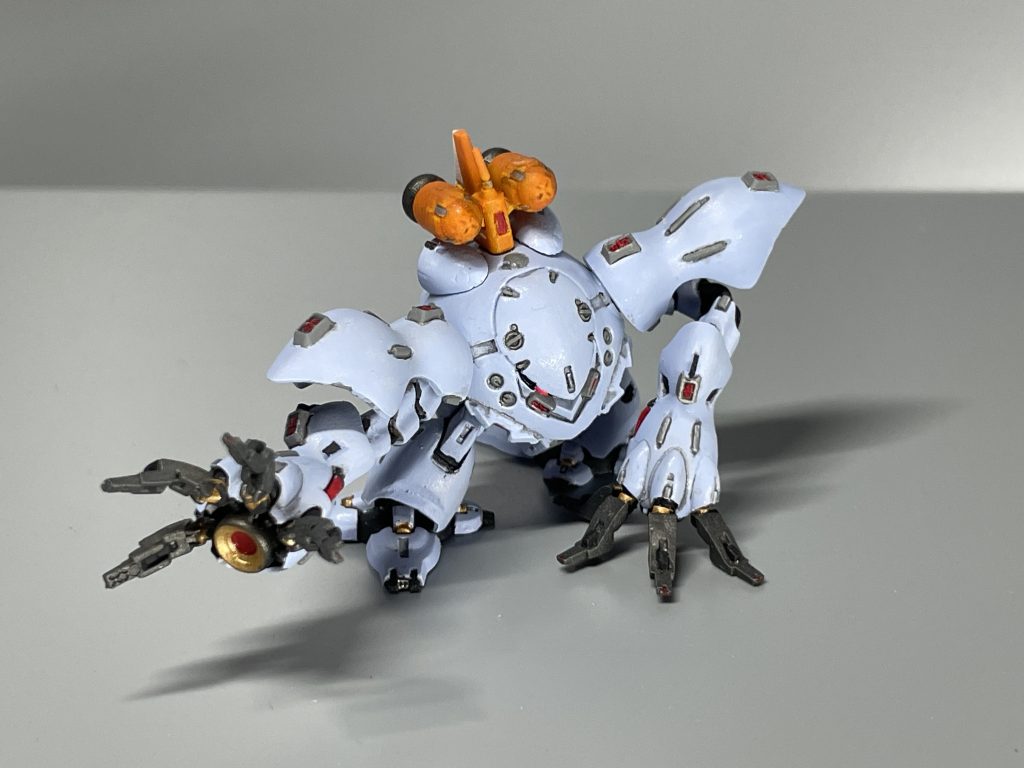 スネの合わせ目のところの甘いモールドは私の技術では復活出来そうに無かったので諦めて無かった事にしました。 アーティファクトケンプファー出して欲しい、、、