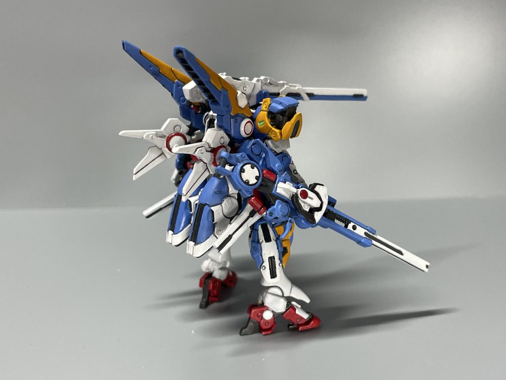 ミノフスキードライブ真ん中の合わせ目消そうとして無理だったので諦めて単純化して掘り直しました。