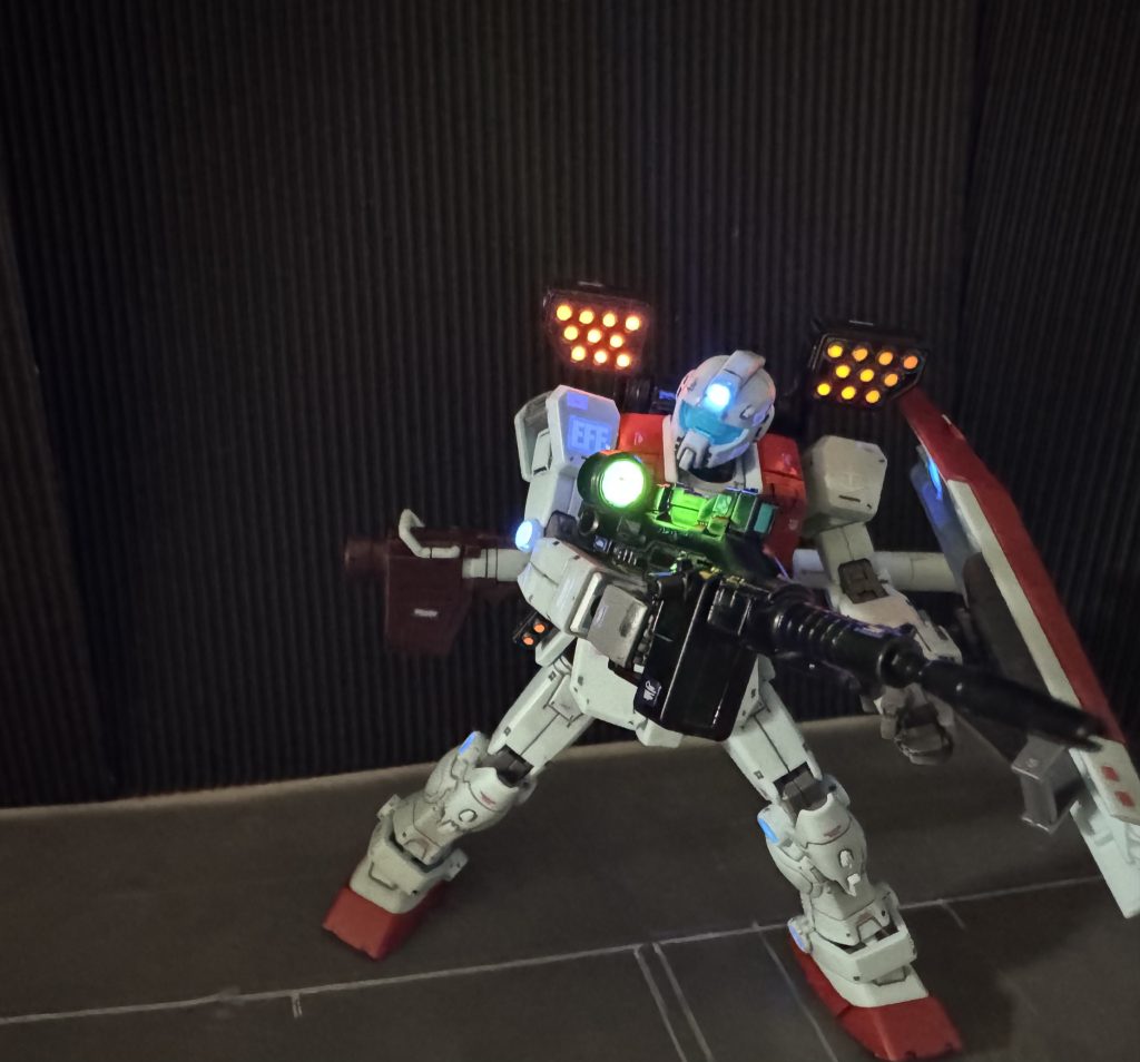 蛍光を塗って見ました。良く光ってる !クリスマスか!ww 