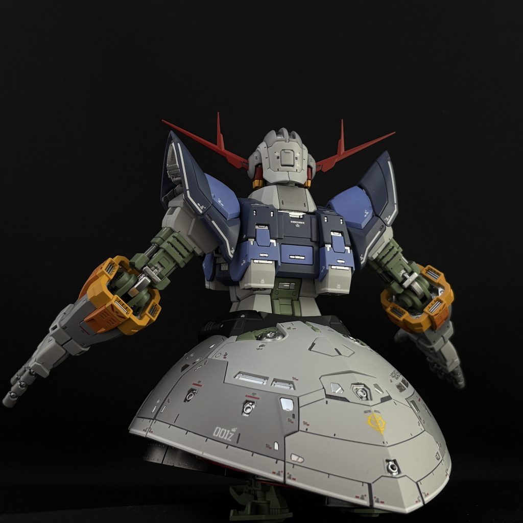 ガンプラって、色の選び方ひとつで仕上がりが全然変わるんですよね。グレーって特に難しいけど、ニュートラルグレー2と3はほんとに万能。パーツの塗り分けだけで立体感が出せる、ちょうどいいバランスです