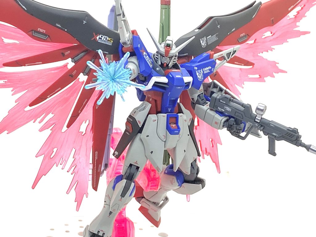 パルマフィオキーナ掌部ビーム砲展開状態。光の翼のエフェクトも使っています。