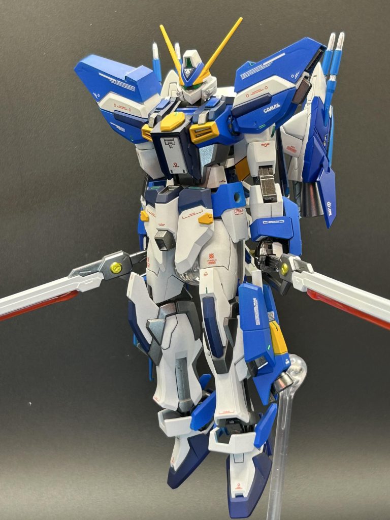 大剣2本はやっぱりロマンですね♪ポージングが取りづらいなんて知っています！それでも装備させたいのです！実用性よりもロマン重視です！！ 各部にスラスターを増強したので、急接近してぶった斬るイメージですね♪