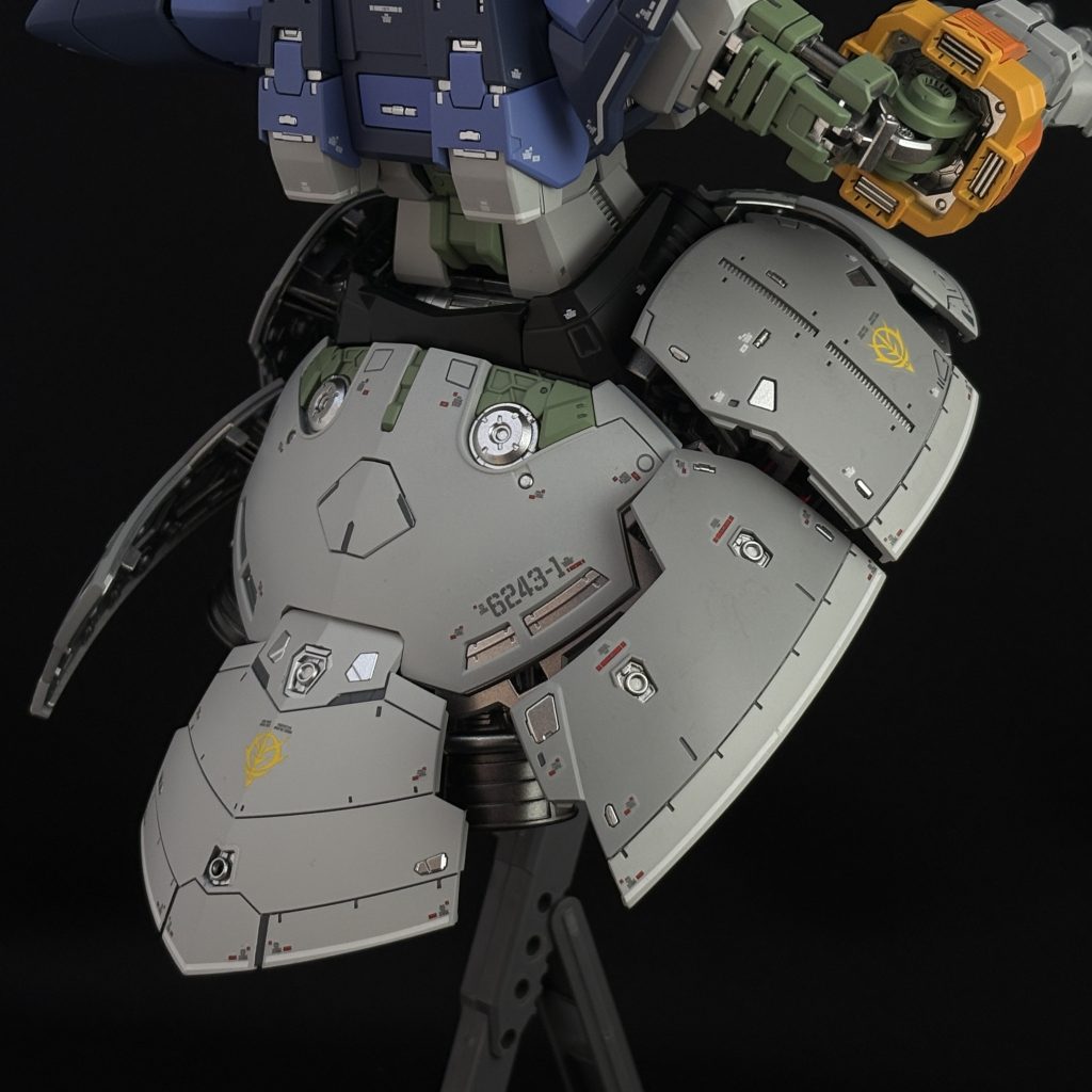 ニュートラルグレー2と3の組み合わせで、RGジオングの魅力は一気に引き上がります。派手に塗らなくても、トーンの差だけでかっこよさを作れる。シンプルだけど効果抜群の配色です。