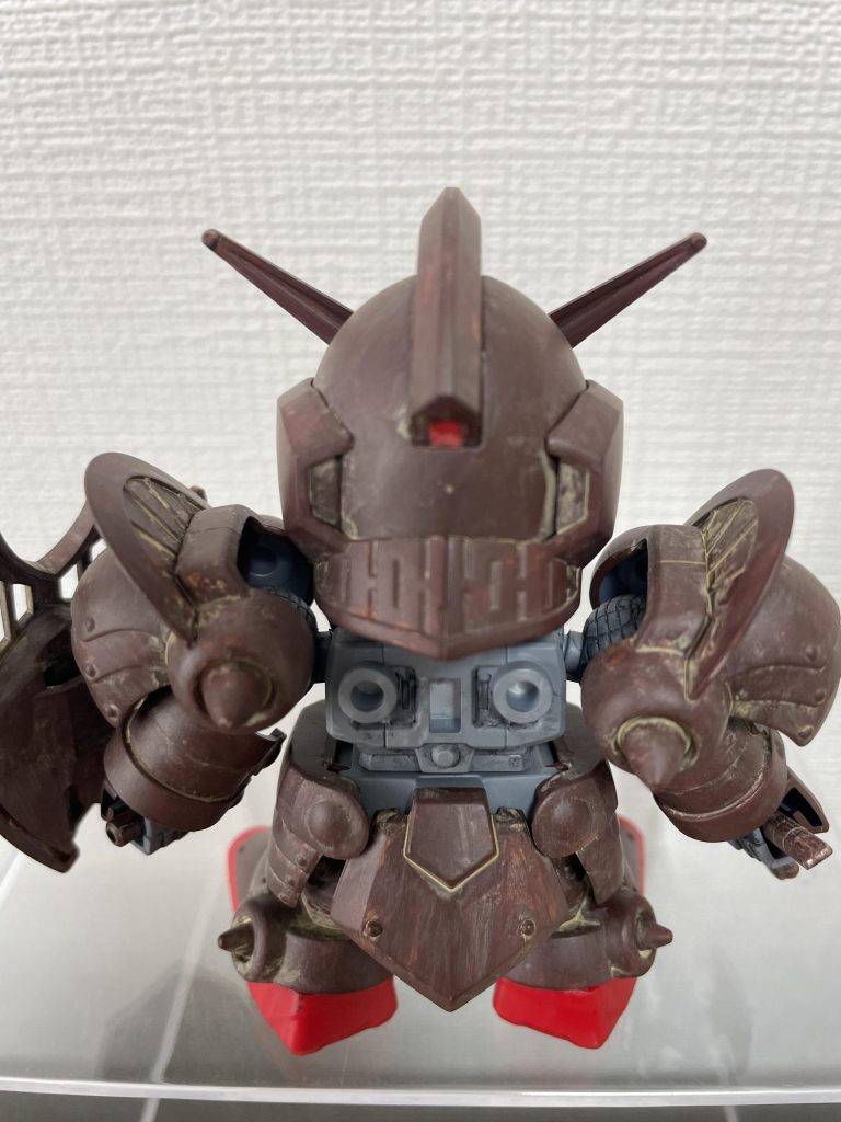 茶色で全体を塗装した後、ウェザリングカラーのサンディウォッシュを使用。