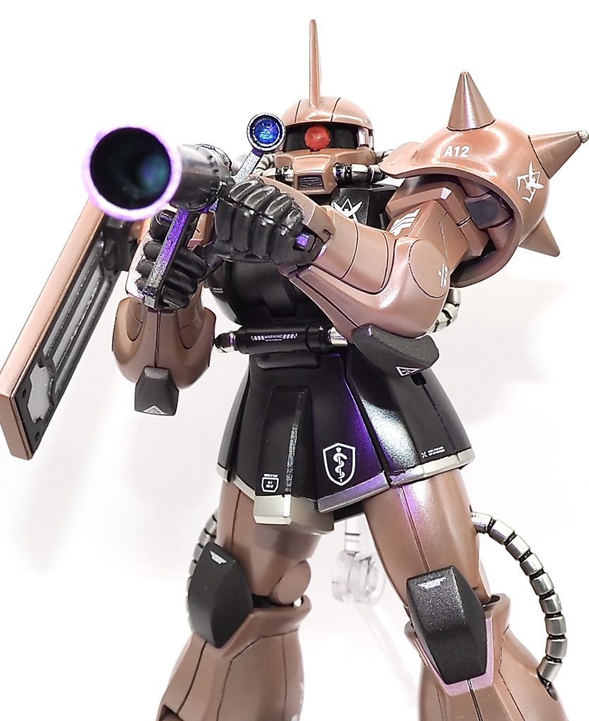 バズーカの中は蛍光グリーンで塗装。目はウェーブのH・アイズ1(ピンク)に蛍光ピンクで塗装。スコープは100均のキラキラストーンシール。