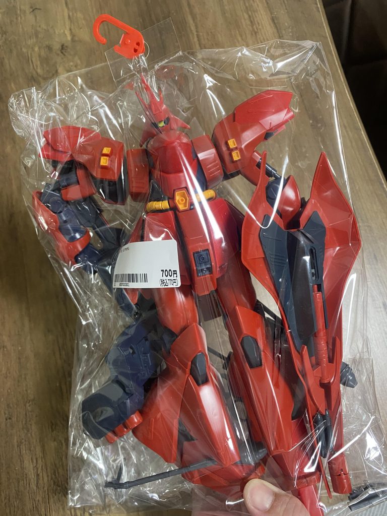 昔の物はプラ自体が今より固く感じました😅ディテールも含め、最近のガンプラがいかにすごいかを実感しました🤔その代わり、分解はしやすかったです笑