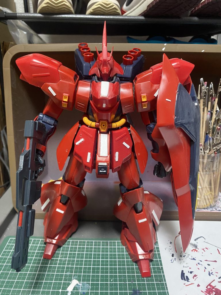 初心者ながらに適当にプラ板を貼り付けて、適当に筋彫り。知らない誰かの家のホコリをとるのはなんとも言えない気分でした😅