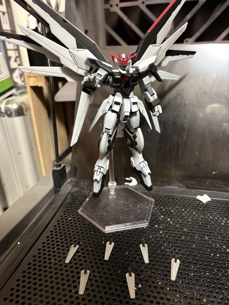 MV中のナイフや刀を操るシーンからソードファンネルをメイン武装にしました