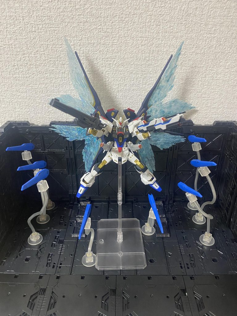 光の翼的なを自作しましたが、なんか蛾みたいになりました笑