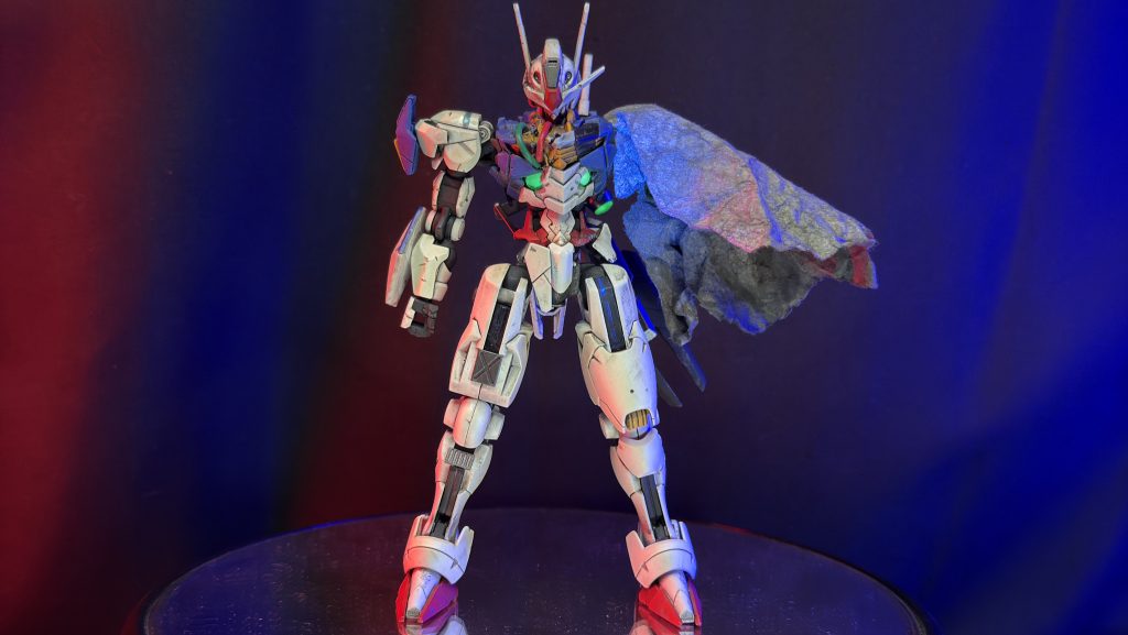 予算が無いため切り落とされた左腕はマントでカムフラージュ、だが対戦相手からは何か隠し持っているのでは？と疑問視され逆にあまり狙われない。