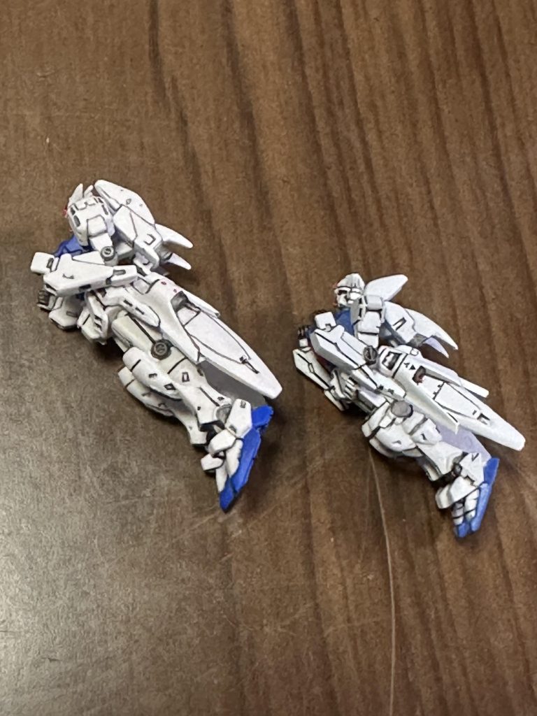 1/550との比較です。ガンコレはかなりシュッとしています。