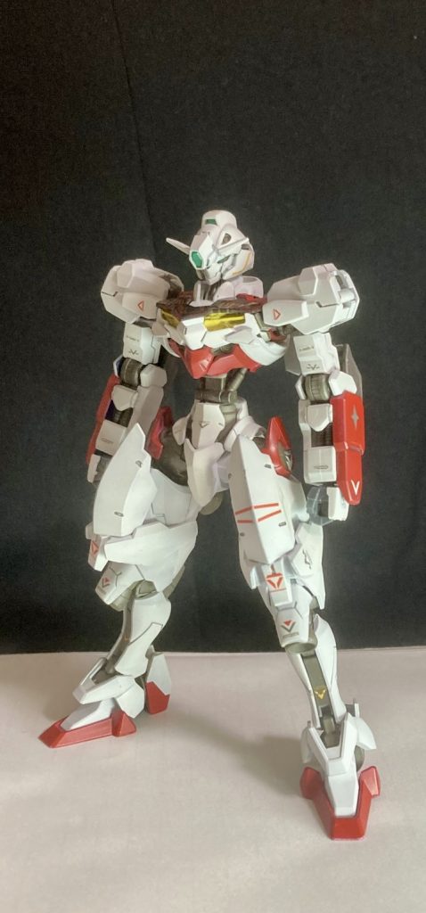 こんにちはジュラルです。今回はルブリスと鉄血系のミキシングです。技術がない時に作った作品なのでどうか生暖かい目で見てやってください。m(_ _)m 名前のアンスールはウルやソーンと同じルーン文字でアンスールの意味は北欧神話のオーディンを意味するそうです。ですが名前に関してはルーン文字繋がりで韻を踏んだだけなので意味は(ないです)。大腿にレギンレイズのパーツ腕部はバルバトス第6形態のパーツを付けて力強さを演出してみました。腹部をガンダムフレームの細い物に交換することで腹部の延長になってプロポーションが良くなったと思っています。