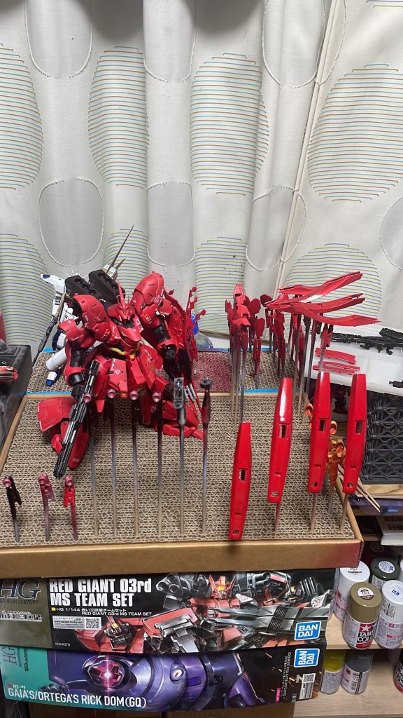 制作中1⃣【塗装中㊀≪下半身≫】制作中2⃣【胴体、足完成】制作中3⃣【塗装中㊁≪上半身≫】制作中4⃣【本体、武器完成・制作中㊂≪ファンネル≫】