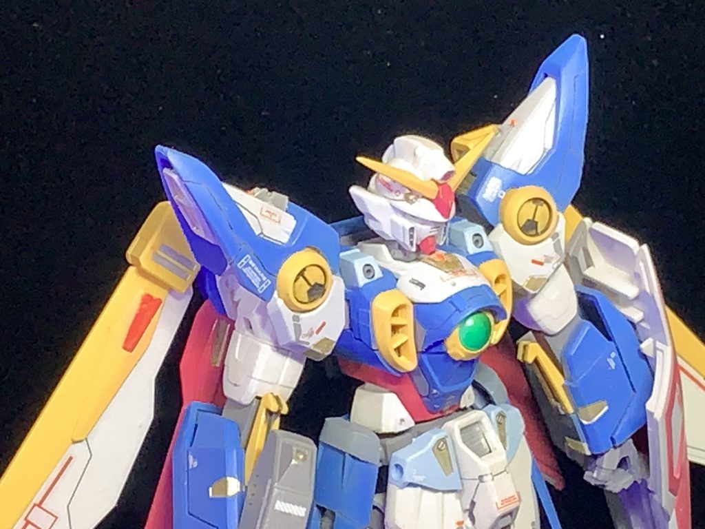 このキットは本当に出来がいい。塗装をノーマル、スノーホワイトカラー、金属風のどれにするか迷ったのですが結局ノーマルに落ち着きました。しかし多分また買いますので今度はスノーホワイトカラーで作ってみたいな……と思っています。でもいつになるやら……(gundam-kao9)