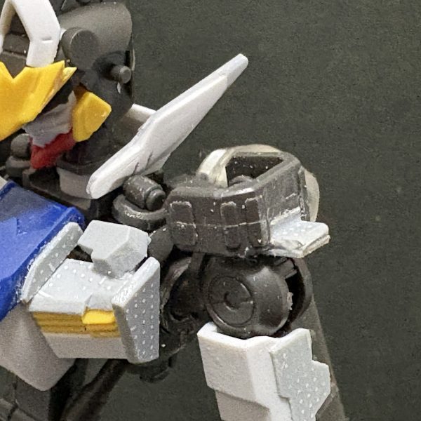 幕間の楔に登場するバルバトスアダプトの作成に着手しました！MGで出ると思ってたらHGでの商品化でずっこけてしまいましたが、商品が着弾する前の完成を目指して頑張っていきたいと思います💪（4枚目）