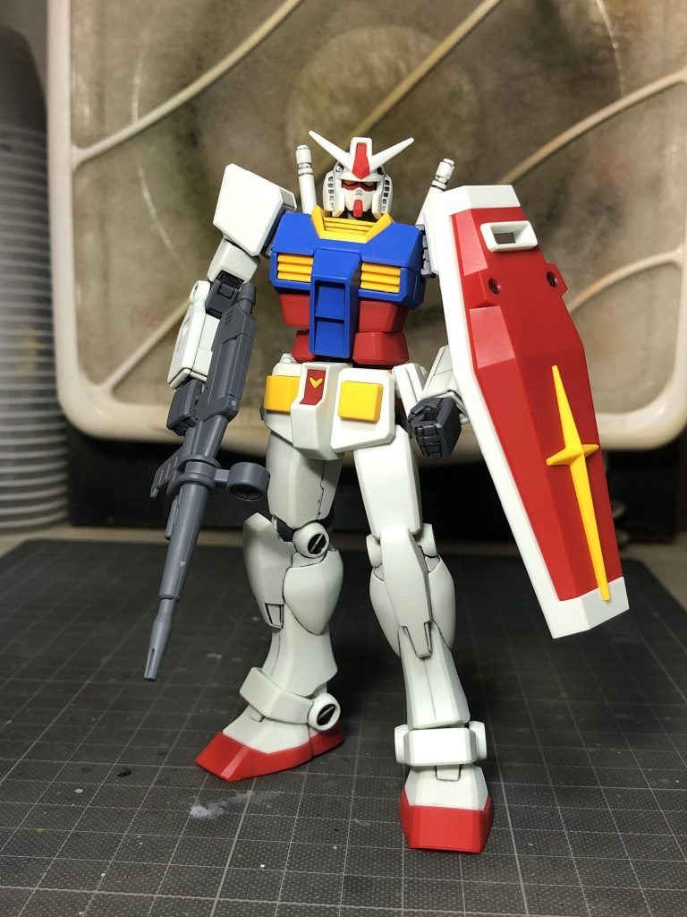 シンプルに格好良いです。ガンプラの今を知りたかったのと基本に触れてみたいと思い作りました。すごく考えて設計されていて、プラモデルを作る事を楽しめるとても良いモデルでした。