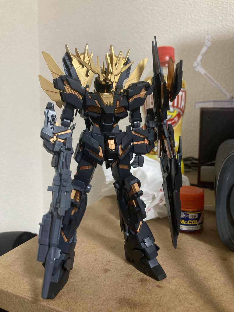 塗料メインブラック...マーズダークブルー1につや消しブラック1.5スリッパ等ブラック...つや消しブラックゴールド部...mrカラーゴールドサイコフレーム部...ミスターカラーのゴールドの上にクリアレッドをコート関節...メカサフヘビー