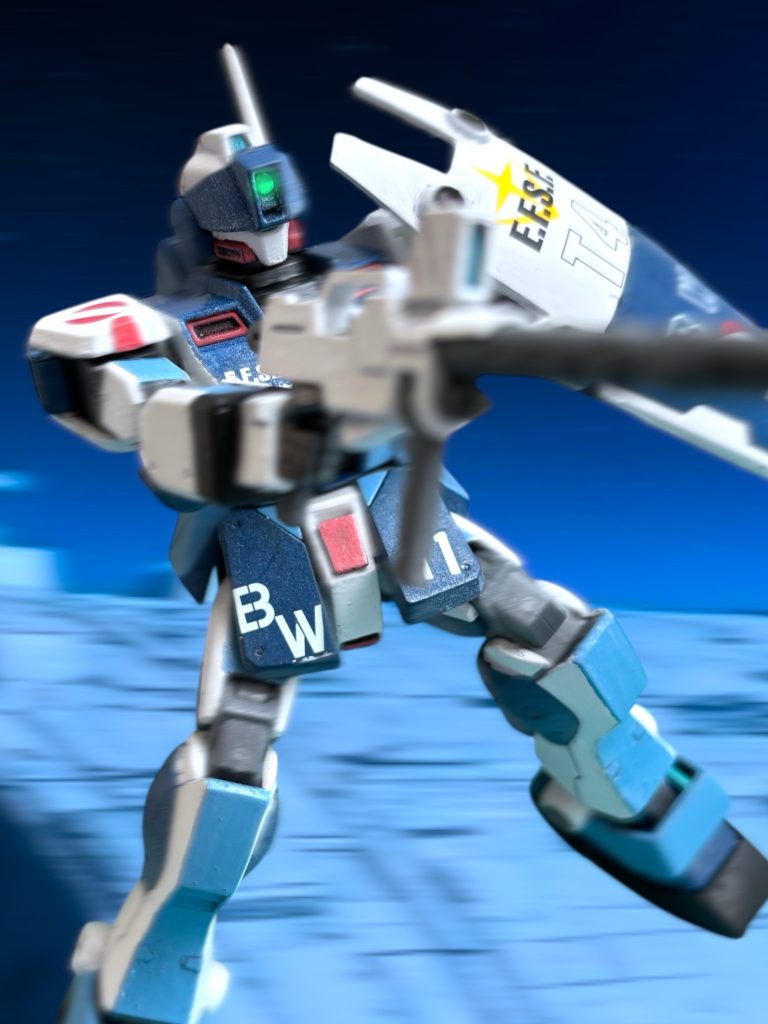 揉み合う2機を見て、ミヤギは、中東での戦いを思い出していた。 あのとき、ヘントは、組み合った敵機を自分ごと撃てと、ミヤギに命じた。また、彼が