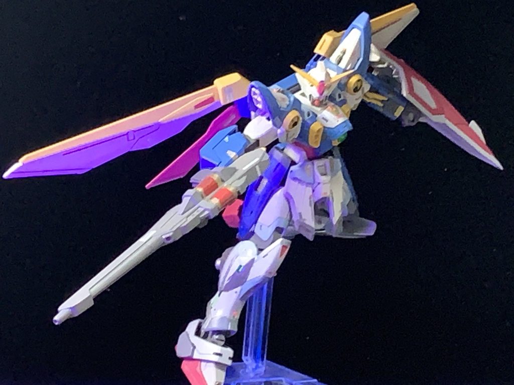 派手なアクションポーズを取らせる為に股間部分には少し手を加えています。