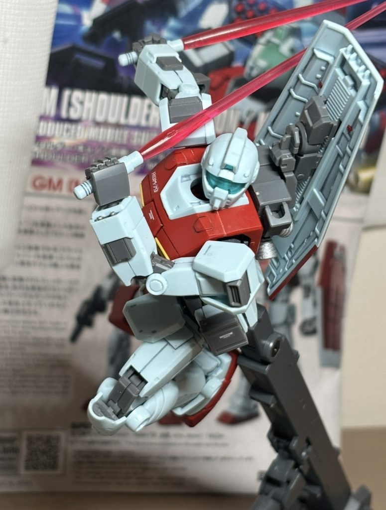 ほぼ全武装をパージしての突撃&格闘戦...みたいなぶっ飛んだ戦闘ができる素ジム乗りは多分一年戦争時にはいませんね。大分違いますが、ガンダムUCのスタークジェガン対クシャトリアの時のあのシーンをイメージしてます。