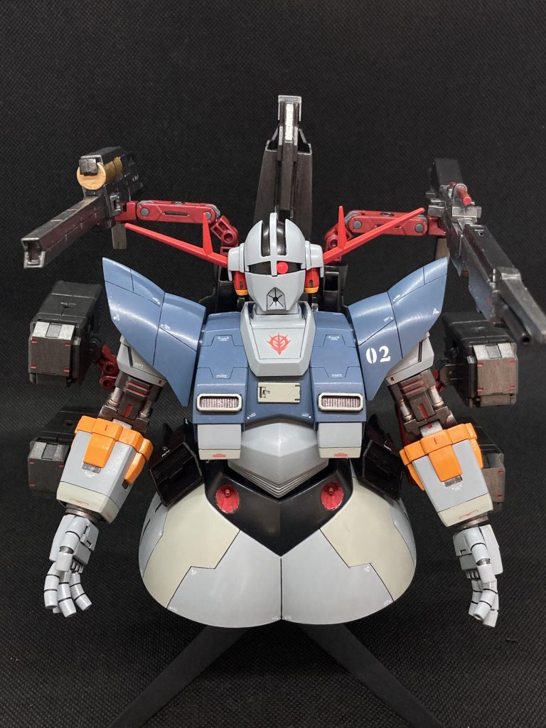 胸部付近のパーツは溝を掘ってから埋め込んでました