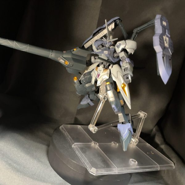 ガエリオ・ボードウィンはここに宣言する。逆賊マクギリス・ファリドを…討つと！