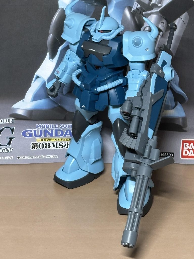 いつも通りの部分塗装+艶消し仕上げです。グフカスタムは私が好きなMSの一つなんでね。出会えてよかったです。本当は胸部装甲の左側にもデカール貼ってたんですけど、剥がれちゃってますね。デカール剥がれがち問題はどうにかしたいです。