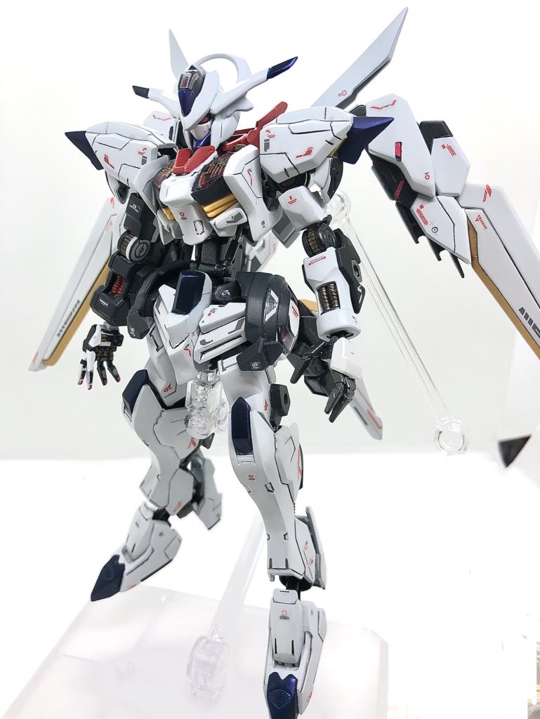 世界に復讐を誓う魔女により強奪された後、彼女の乗機となる。阿頼耶識の接続方式を嫌った魔女により、パーメットリンク方式に変更されている。