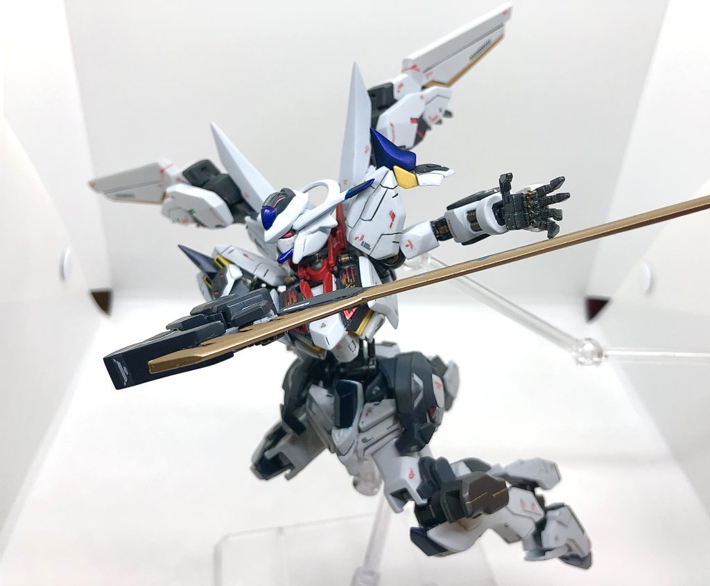 頭部とカラーリングがシュバルゼッテ、ガンビット展開時はエアリアル、戦法はファラクト、武器はキャリバーンと、水星ガンダムをバエルの元に集えた作品になりました。ガンビット展開は投稿者のパーメットスコア不足により叶いませんでした…接続を専用のものにしたのが悪手でしたね。