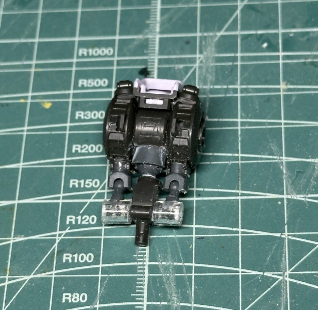 とあるモデラーさんを参考に胴体部を改造しました