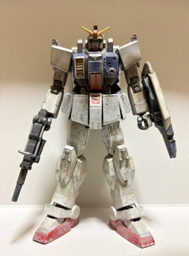 両腕を新品の綺麗なパーツに交換したのもあり、以前のウェザリングを落としてみました。