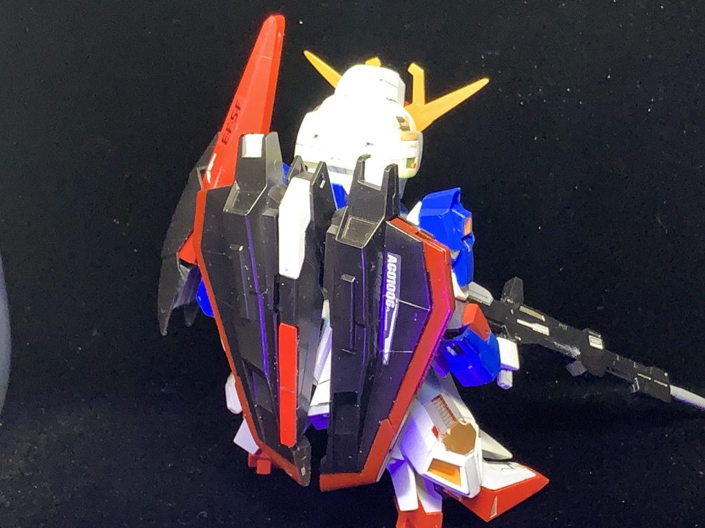 バックショット。背中の部品はHGの物をそのまま使用しています。