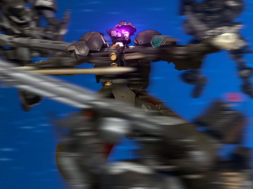 「待て！逃げるな！！」　逃げていくヘント・ミューラーの白い機体と、キョウ・ミヤギの青い機体を目で追いながら、カルア・ヘイズは絶叫した。　しかし、敵が押し寄せてくる。　ビームガトリングの黒い３機は、ハエのようにうるさく飛び回っていて墜とせそうもない。赤いジムも数機、旧型のくせに立ち回りがうまく、間合いに入ってこない。