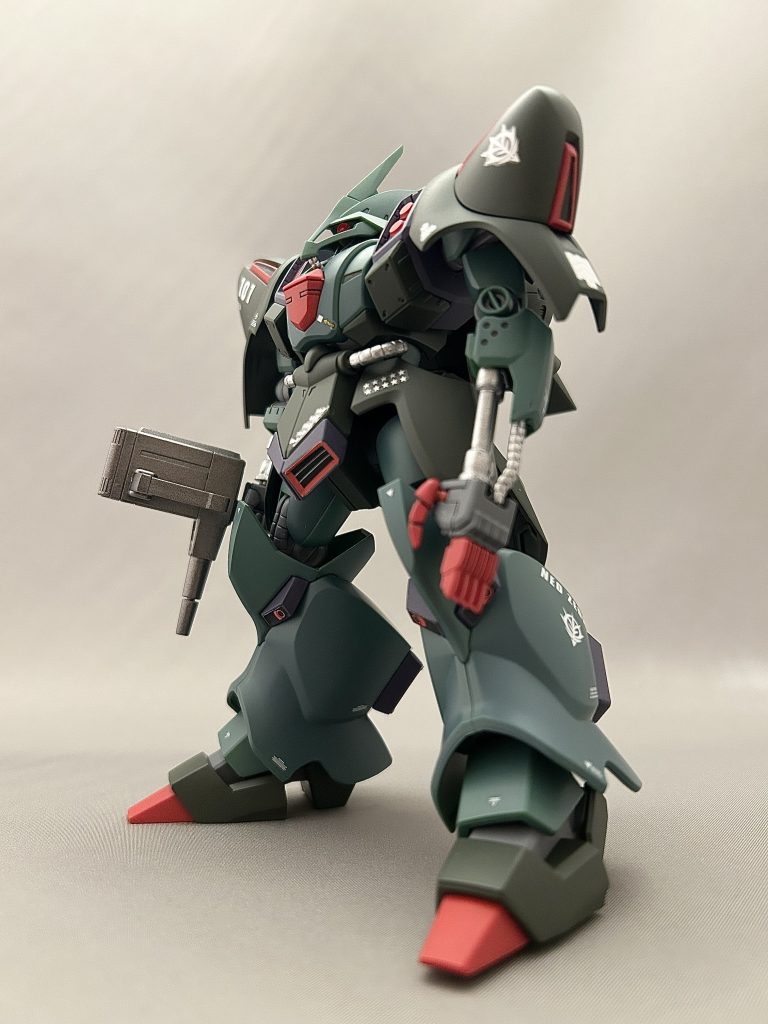 ガンダム系のスタイリッシュな仕上げもいいですが重厚感あるジオンもいいですね。