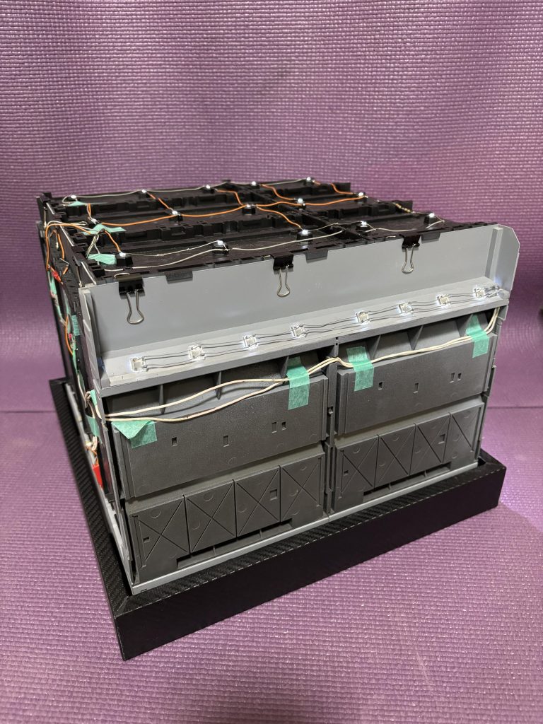 天井と側面の配線はこんな感じです💦かなりのLEDを配線しました😅