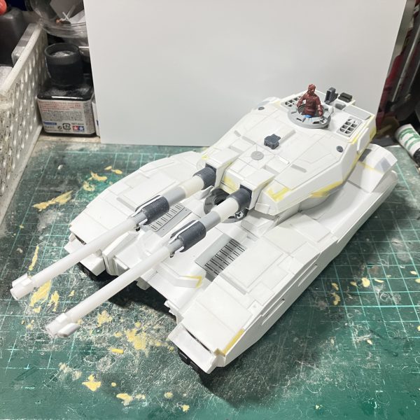 1/48 61式戦車　製作25日目〜30日目ディテールアップした砲塔を作り直し、高さ8ミリカットし薄くしました段差を修正してもう一度ディテールアップ砲身の可動する所も砲塔に合わせて作り直しつつディテールアップこれで一通りディテールアップしたから、全体をもう一度ディテールアップしていきます♪修正しながら進めていきます(￣^￣)ゞ（2枚目）